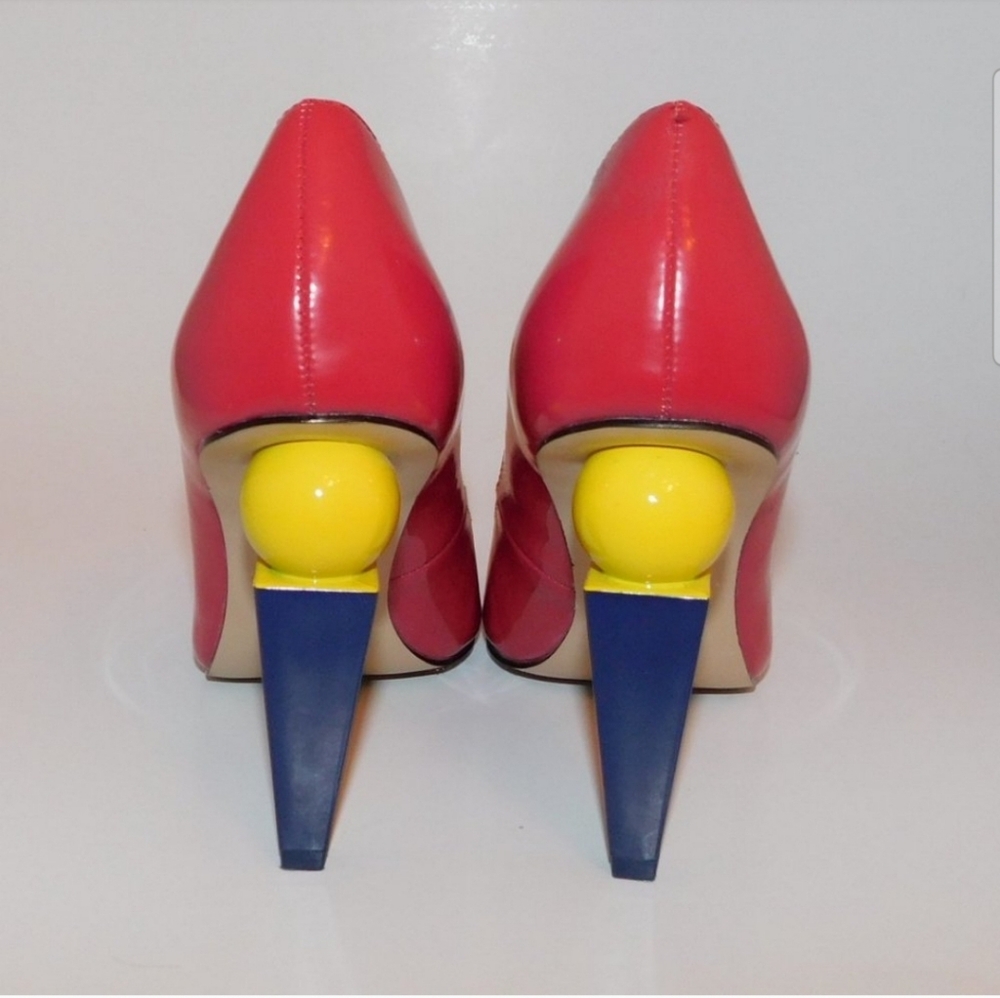 Shoe - Picture 2 of 4